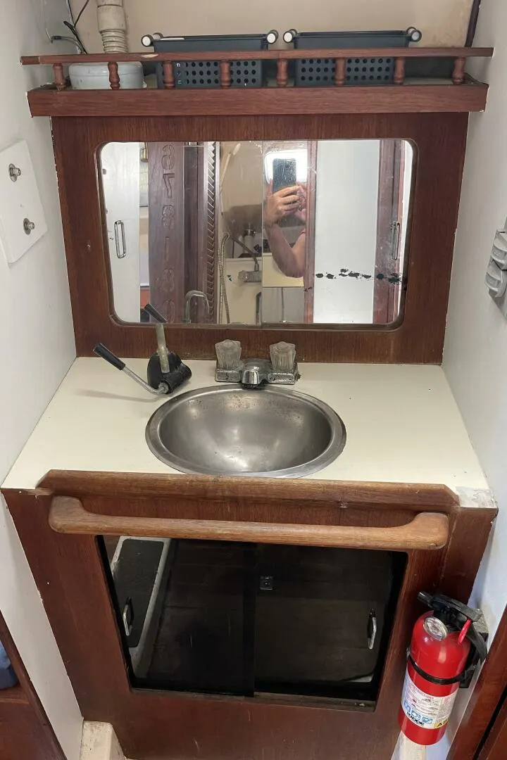 Slide: The Image of Hunter 34 1984 - 5638522