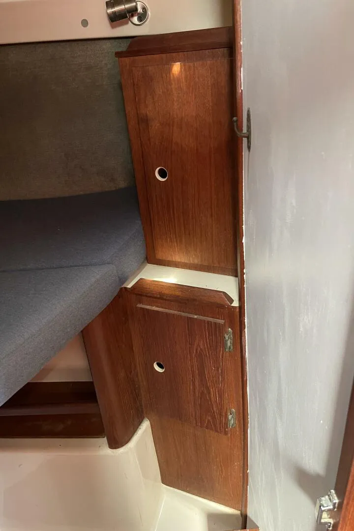 Slide: The Image of Hunter 34 1984 - 5638526