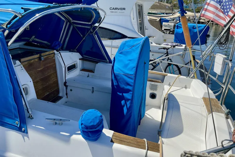 Slide: The Image of Hunter 34 1984 - 5638503