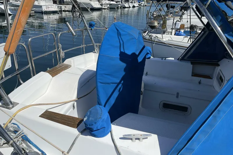 Slide: The Image of Hunter 34 1984 - 5638505