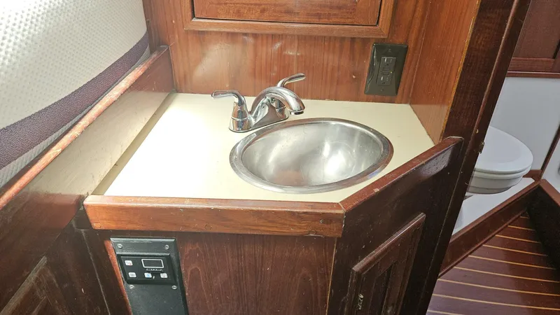 Slide: The Image of Wellington Cutter 1980 - 5645094