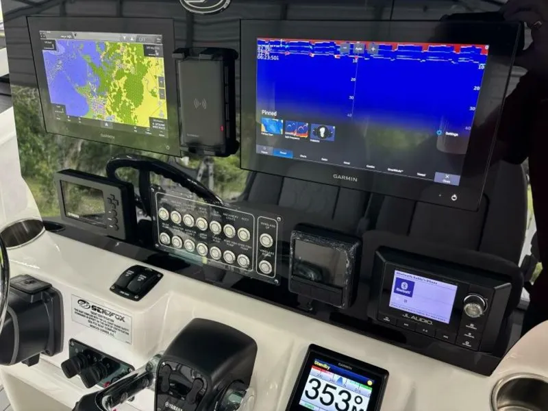 Slide: The Image of Sea Fox 288 COMMANDER 2021 - 5643979