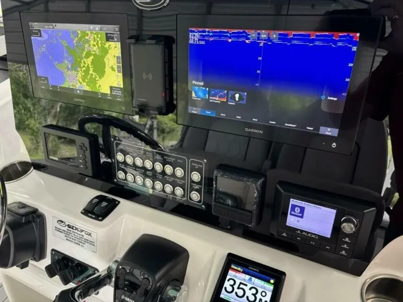 Slide: The Image of Sea Fox 288 COMMANDER 2021 - 7516931