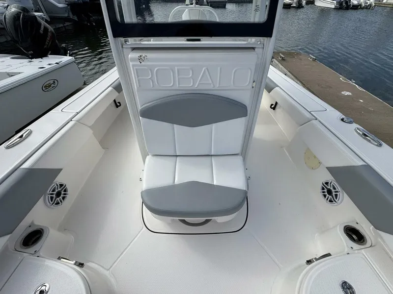 Slide: The Image of Robalo 246 Cayman 2021 - 5639220