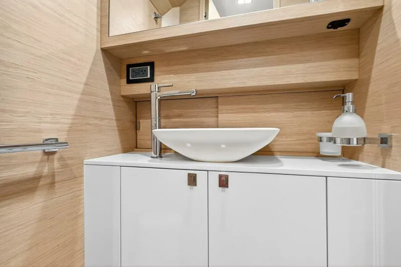 Slide: The Image of Sacs Rebel 47 2021 - 5639731