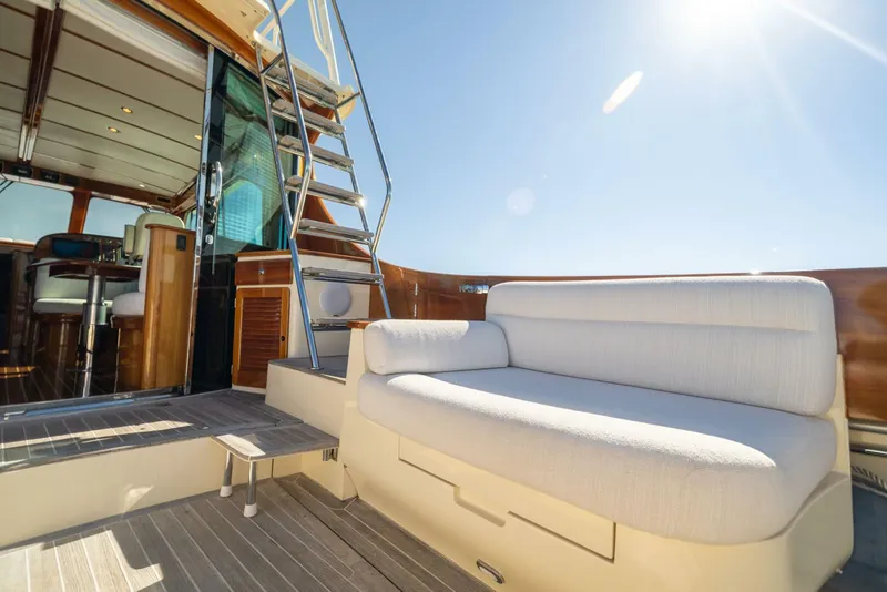 Slide: The Image of 48 ft Hinckley  2014 Talaria 48 Flybridge - 5640263