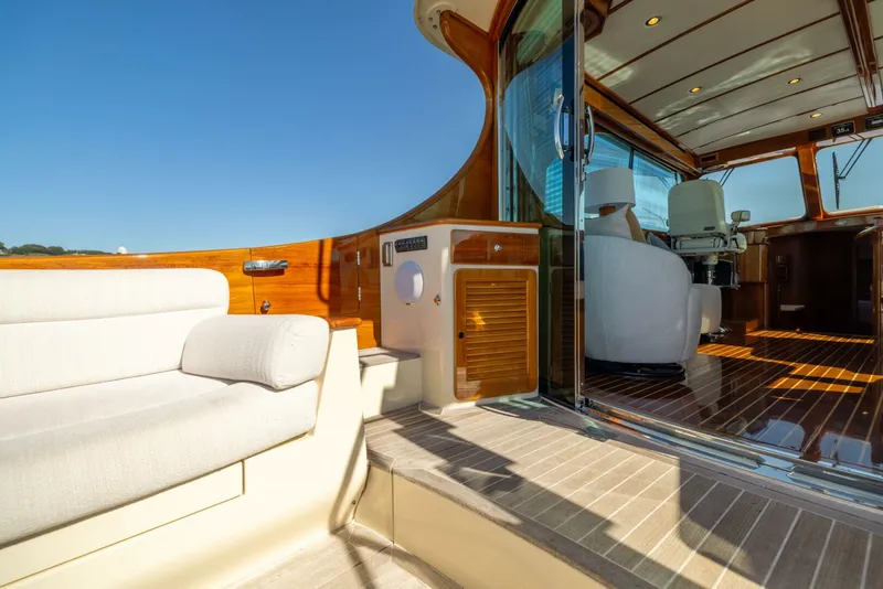 Slide: The Image of 48 ft Hinckley  2014 Talaria 48 Flybridge - 5640265