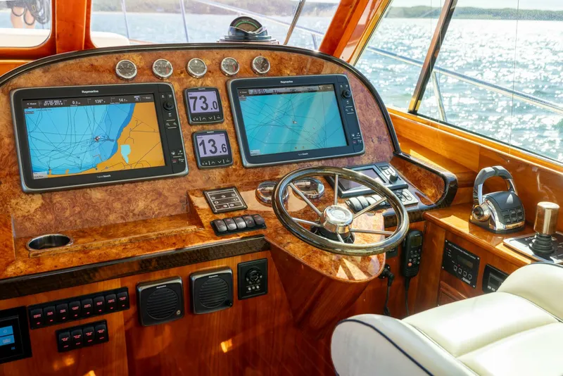 Slide: The Image of 48 ft Hinckley  2014 Talaria 48 Flybridge - 5640271