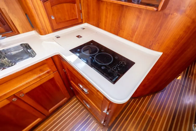 Slide: The Image of 48 ft Hinckley  2014 Talaria 48 Flybridge - 5640246