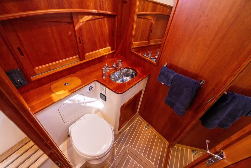 Slide: The Image of 48 ft Hinckley  2014 Talaria 48 Flybridge - 5640260