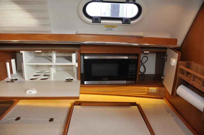 Slide: The Image of Catalina 355 2018 - 5641081