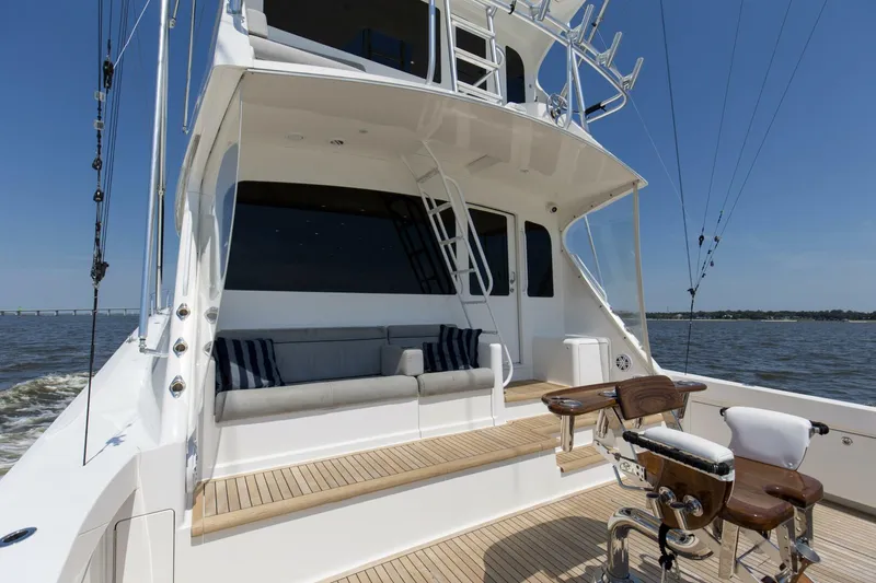 Slide: The Image of 2007 64 Viking Enclosed Bridge Reel Blues Rear Deck (4) - 5641944