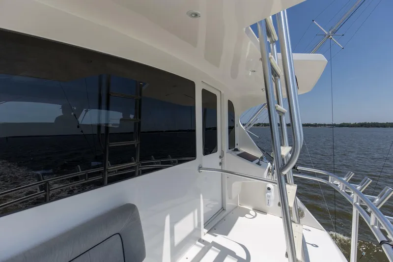 Slide: The Image of 2007 64 Viking Enclosed Bridge Reel Blues Bridge Mezzanine (1) - 5641880