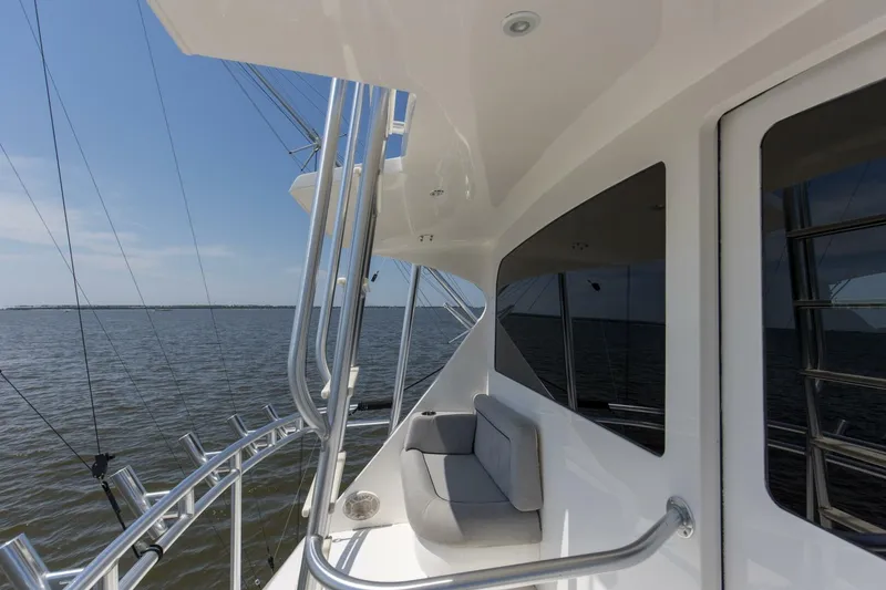 Slide: The Image of 2007 64 Viking Enclosed Bridge Reel Blues Bridge Mezzanine (2) - 5641881