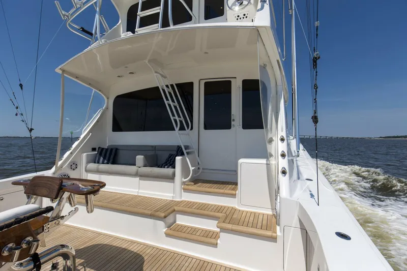 Slide: The Image of 2007 64 Viking Enclosed Bridge Reel Blues Rear Deck (1) - 5641942