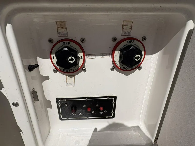 Slide: The Image of Dakota 320 Open Fisherman 1998 - 5641779