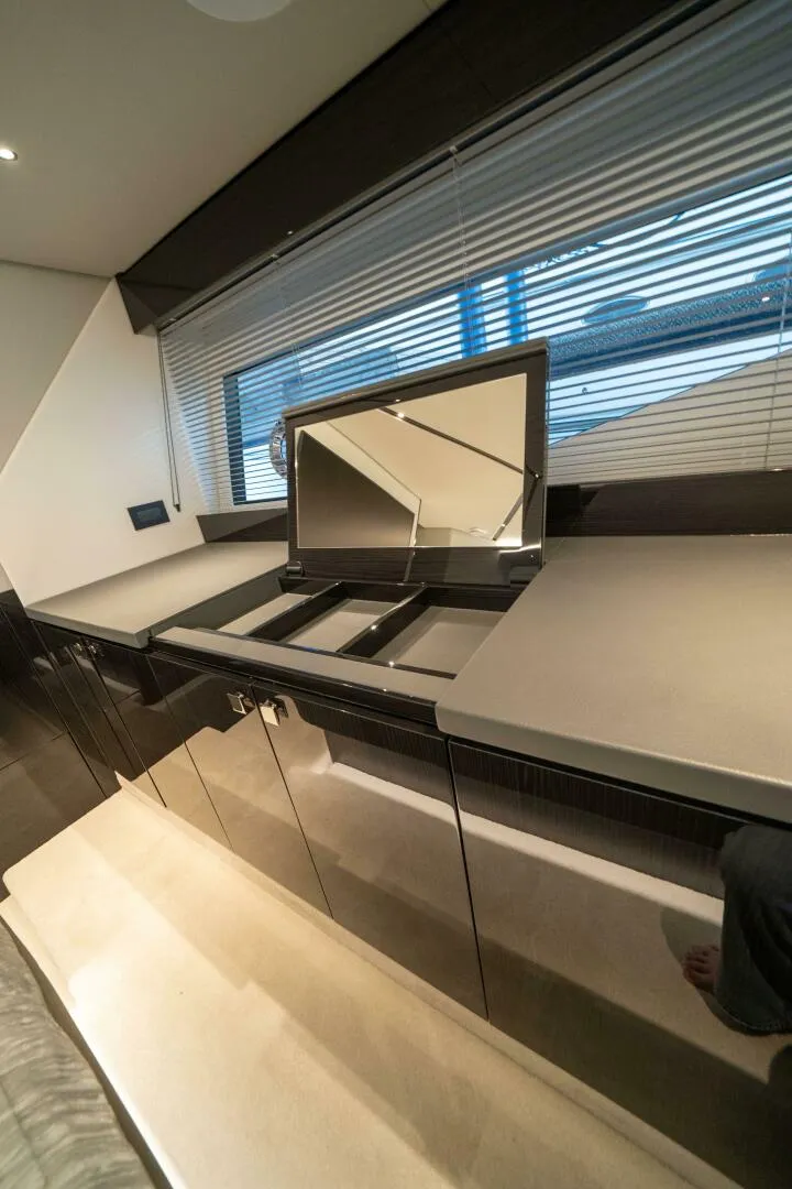 Slide: The Image of Sunseeker 55 Predator 2026 - 5642210