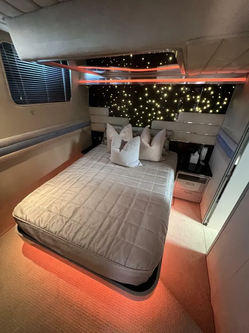 Slide: The Image of 1990 Tempest 60 Express - FANTOM - 5649289