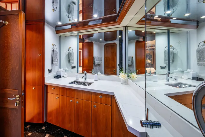 Slide: The Image of WESTPORT 112 LILA CUY Master En Suite - 5647783