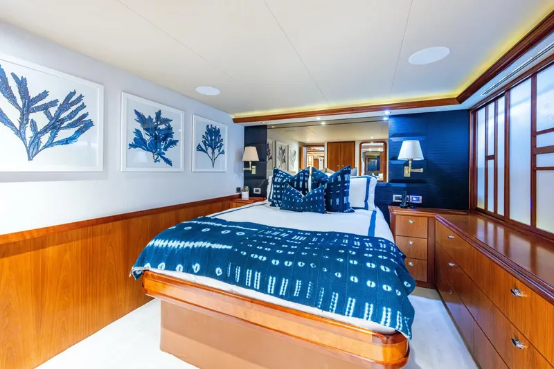 Slide: The Image of WESTPORT 112 LILA CUY Guest Stateroom Port - 5647781