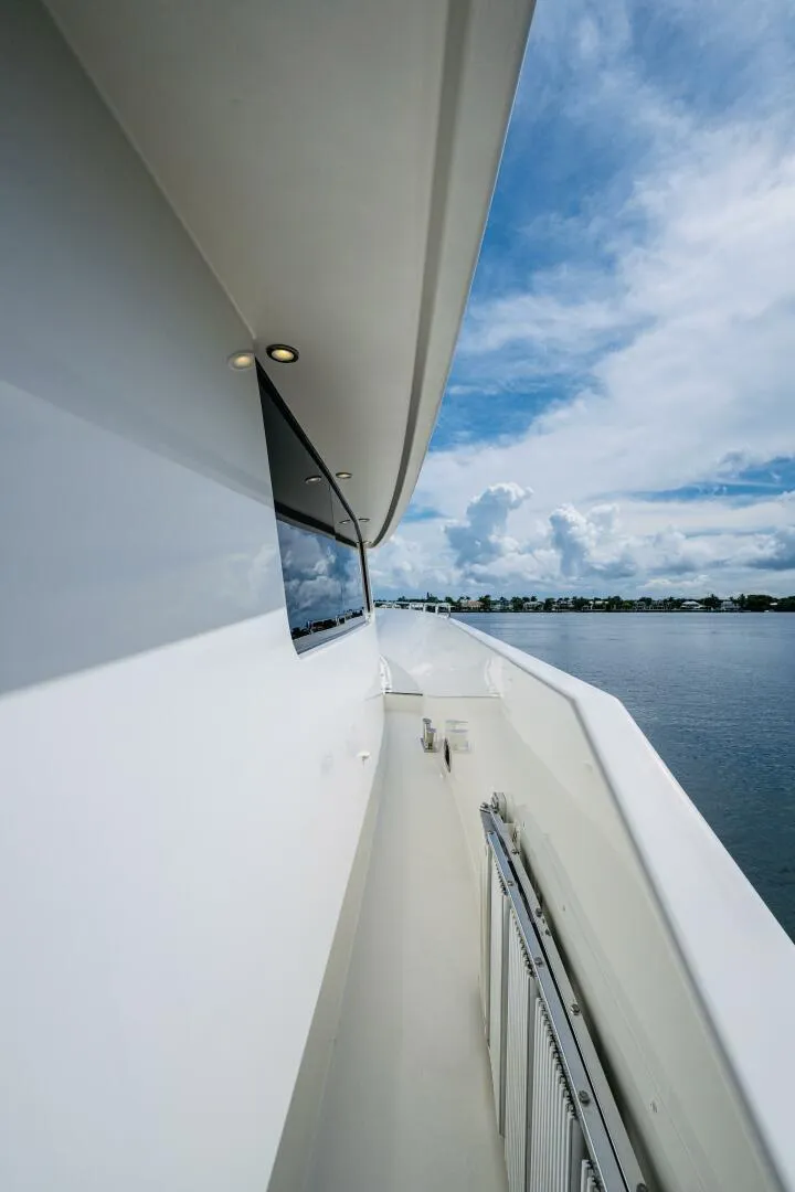 Slide: The Image of WESTPORT 112 LILA CUY Side View Walk Around - 5647645