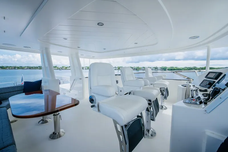 Slide: The Image of WESTPORT 112 LILA CUY Flybridge Helm - 5647681