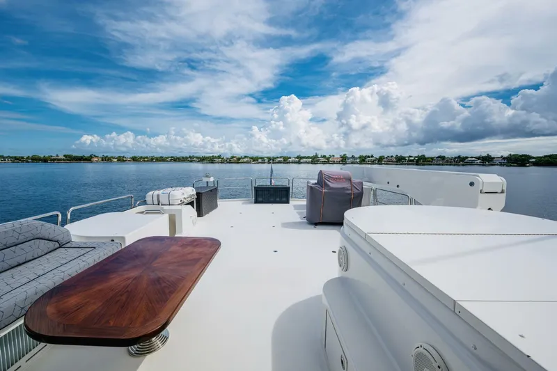 Slide: The Image of WESTPORT 112 LILA CUY Boat Deck - 5647646