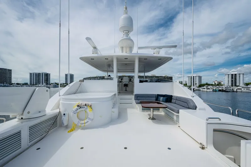 Slide: The Image of WESTPORT 112 LILA CUY Boat Deck - 5647647