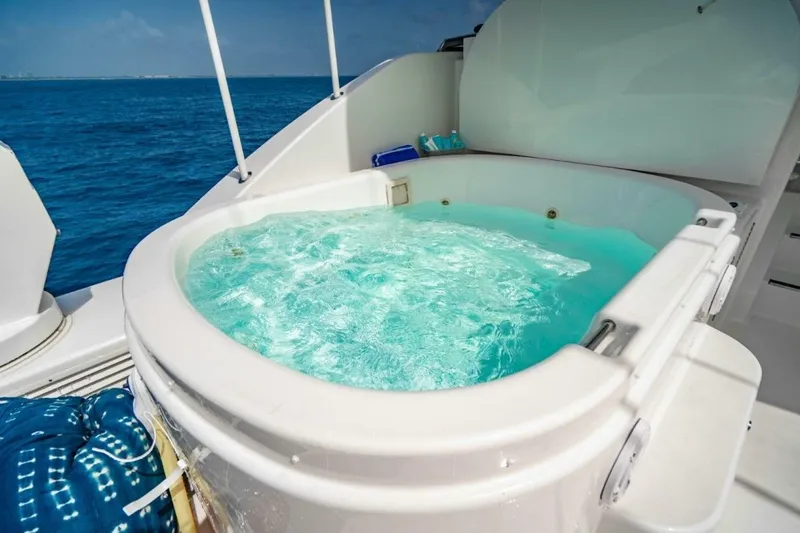 Slide: The Image of WESTPORT 112 LILA CUY Hot Tub - 5648160