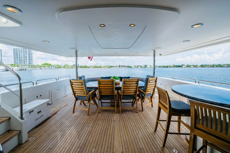 Slide: The Image of WESTPORT 112 LILA CUY Cockpit - Dining - 5648879