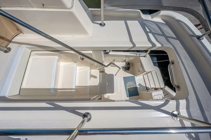 Slide: The Image of Mainship 34 Trawler 2006 - 5644001