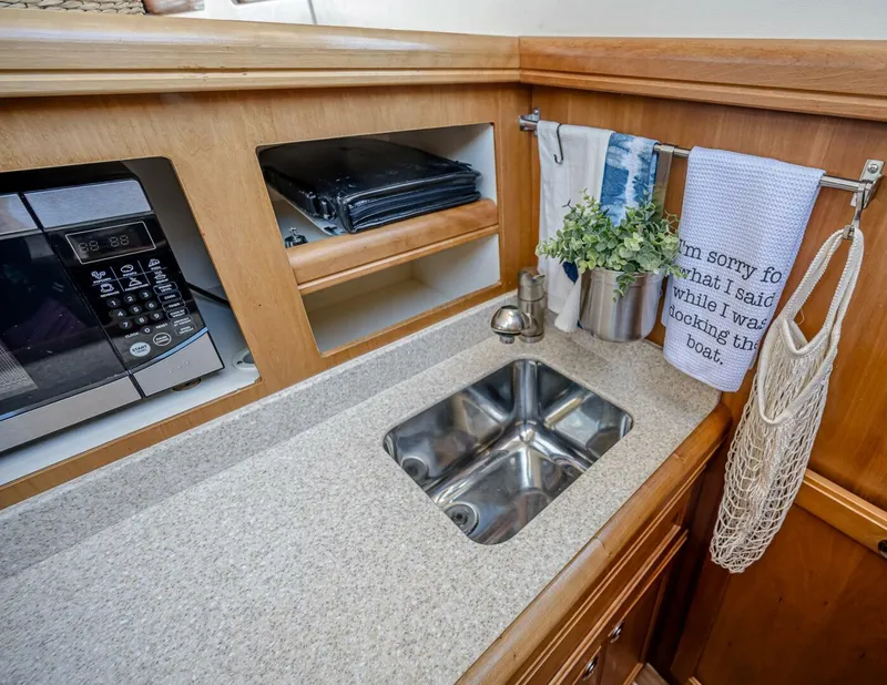 Slide: The Image of Mainship 34 Trawler 2006 - 5644024