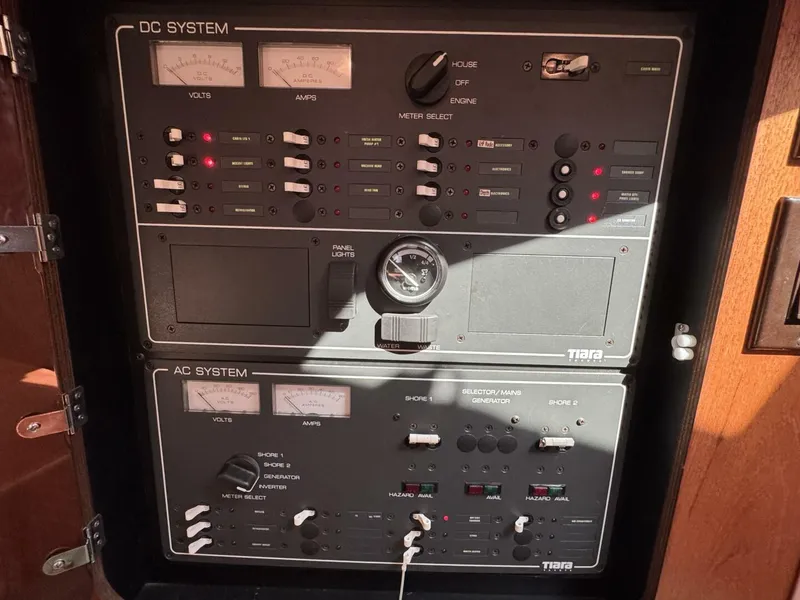 Slide: The Image of Tiara 3100 open 2001 - 5644077