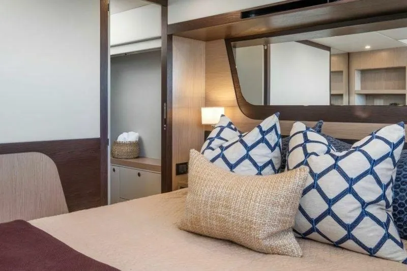 Slide: The Image of Absolute 48 Coupe 2026 - 5644560