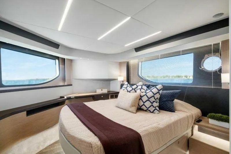 Slide: The Image of Absolute 48 Coupe 2026 - 5644537