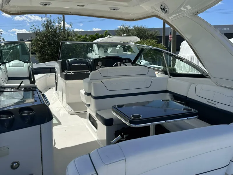 Slide: The Image of Formula 350 Crossover Bowrider OB 2021 - 5700051