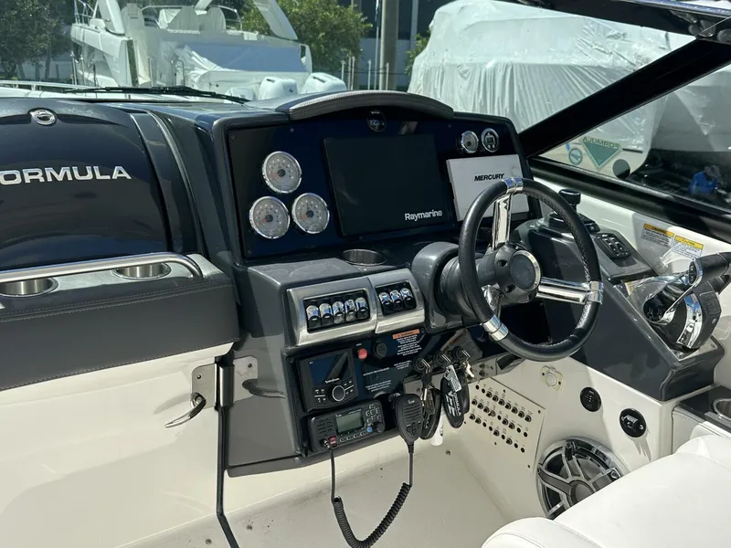 Slide: The Image of Formula 350 Crossover Bowrider OB 2021 - 5700056