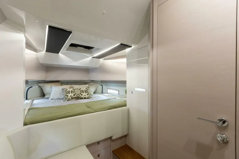 Slide: The Image of Sacs Rebel 40 2025 - 5644699