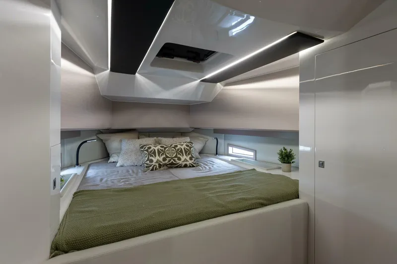 Slide: The Image of Sacs Rebel 40 2025 - 5644702