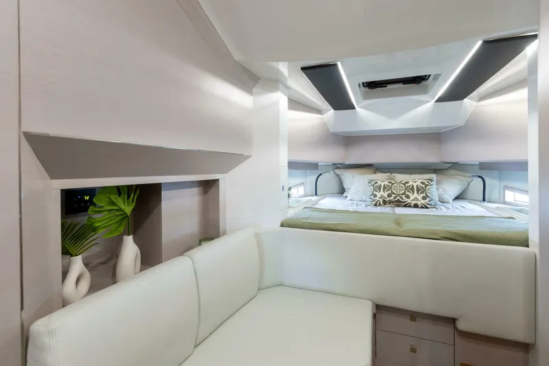 Slide: The Image of Sacs Rebel 40 2025 - 5644682