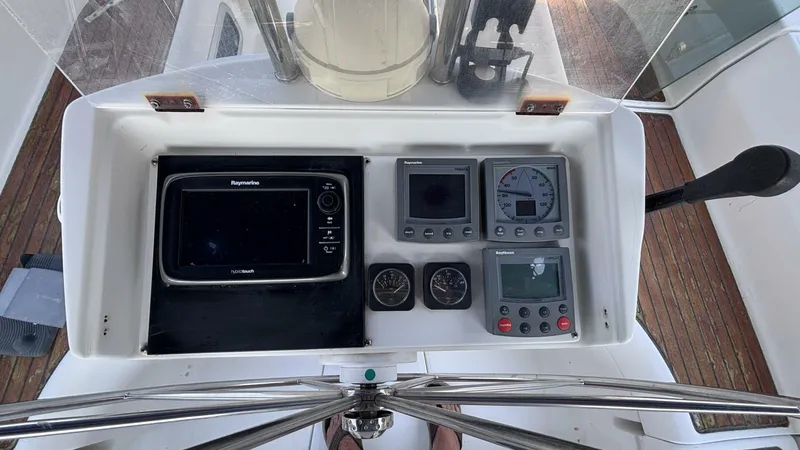 Slide: The Image of Beneteau 381 2000 - 5646068