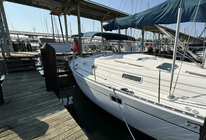 Slide: The Image of Beneteau 381 2000 - 5646059