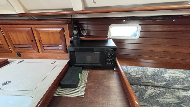 Slide: The Image of Beneteau 381 2000 - 5646138