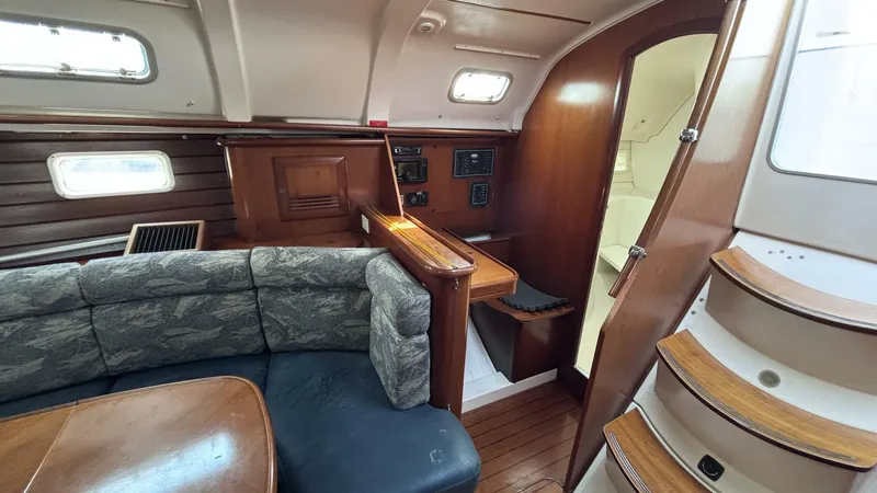 Slide: The Image of Beneteau 381 2000 - 5646141