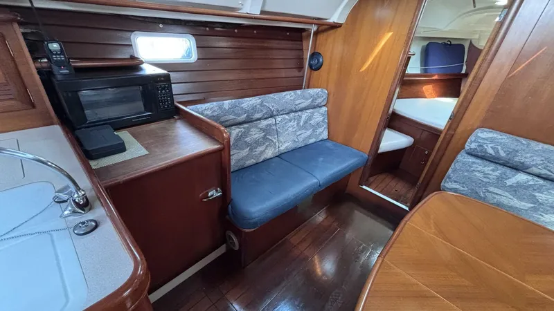 Slide: The Image of Beneteau 381 2000 - 5646142