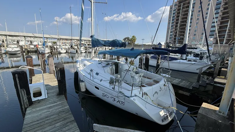 Slide: The Image of Beneteau 381 2000 - 5646060