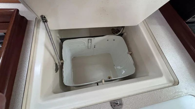 Slide: The Image of Beneteau 381 2000 - 5646147