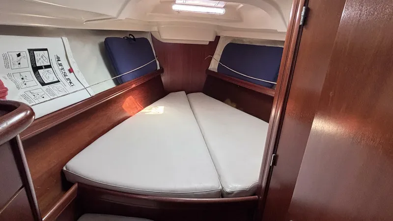 Slide: The Image of Beneteau 381 2000 - 5646157