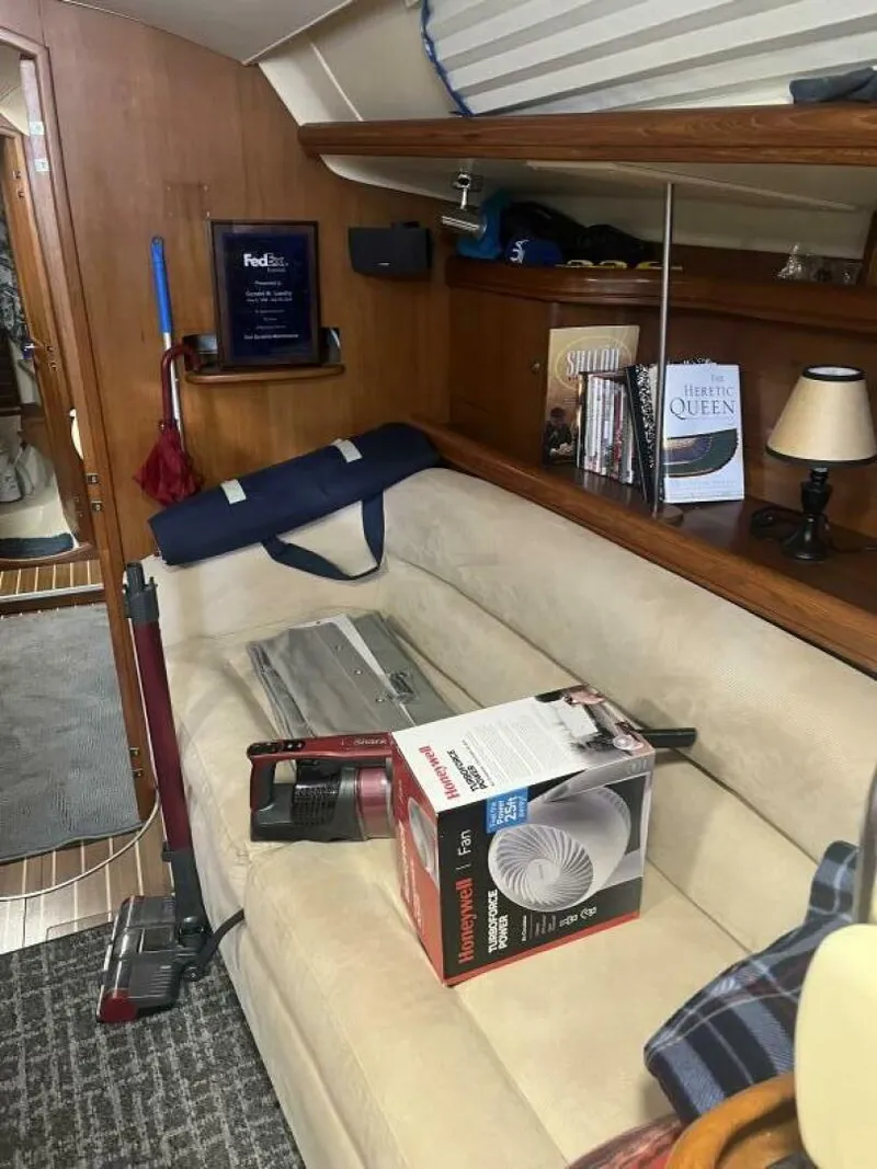 Slide: The Image of Hunter 41 Aft Cabin 2007 - 5646389