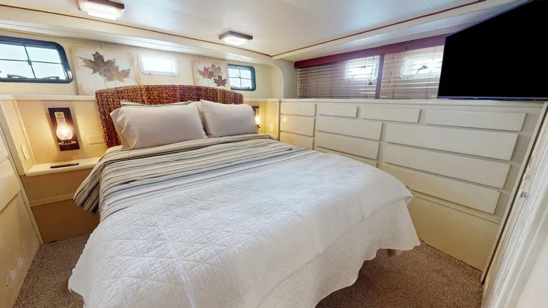 Slide: The Image of Hatteras Motor Yacht 1974 - 5649659